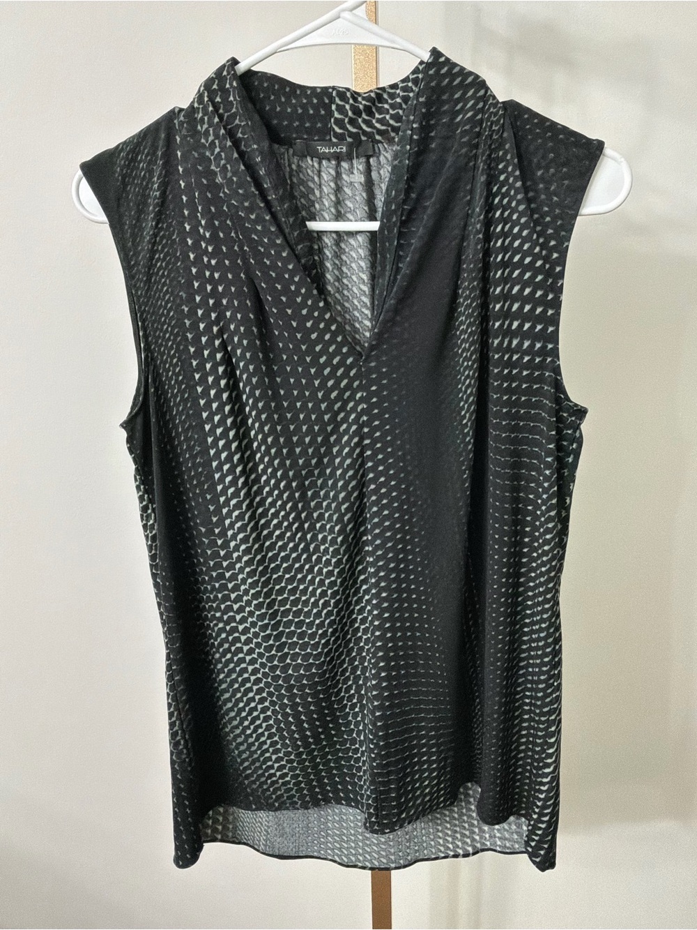 Tahari Black Sleeveless V-Neck Patterned Camisole
